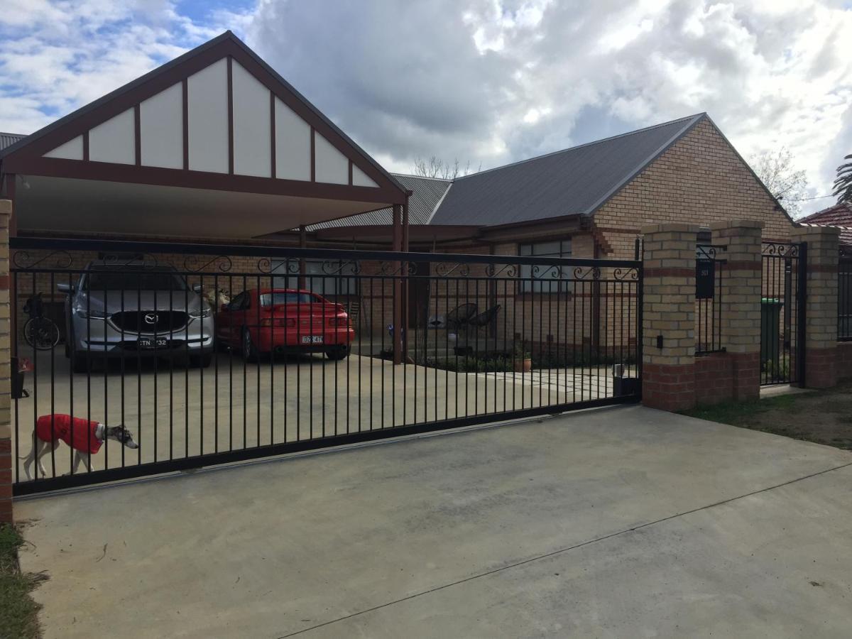 Modern, Private And Close To Town. Albury Bagian luar foto